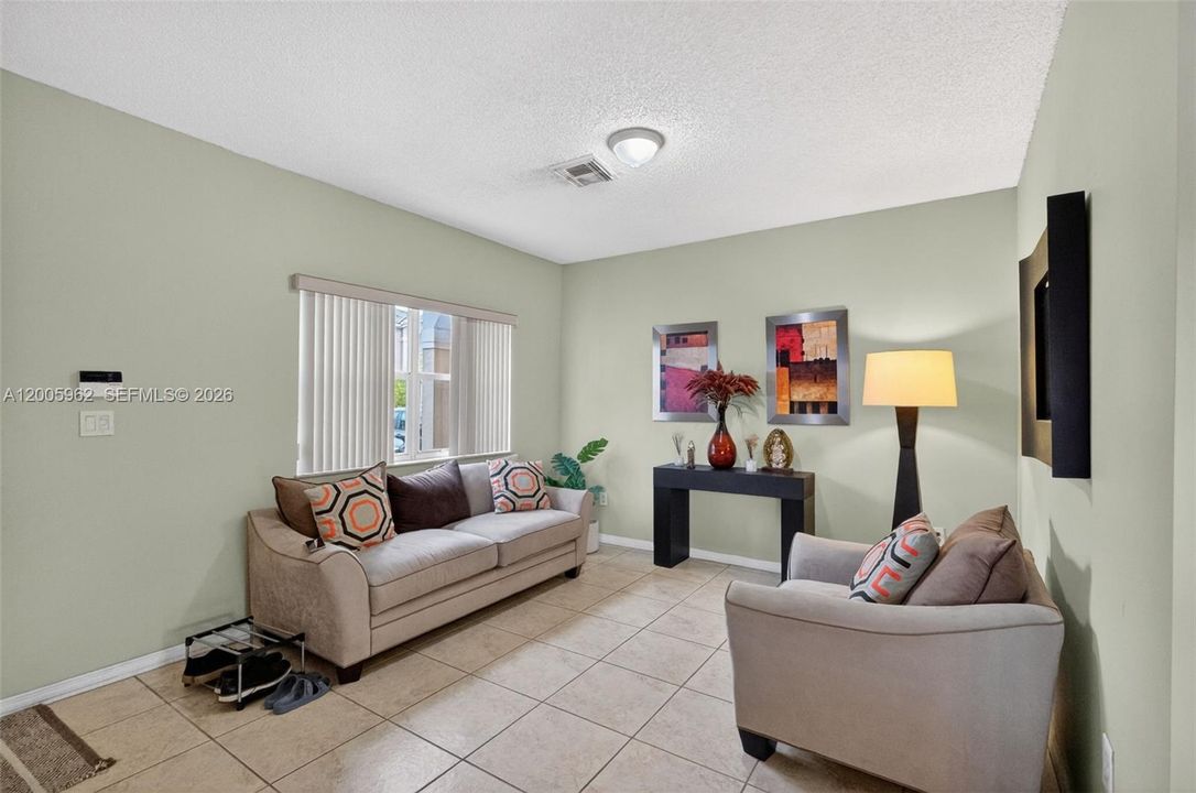 For Sale: $500,000 (3 beds, 2 baths, 1540 Square Feet)