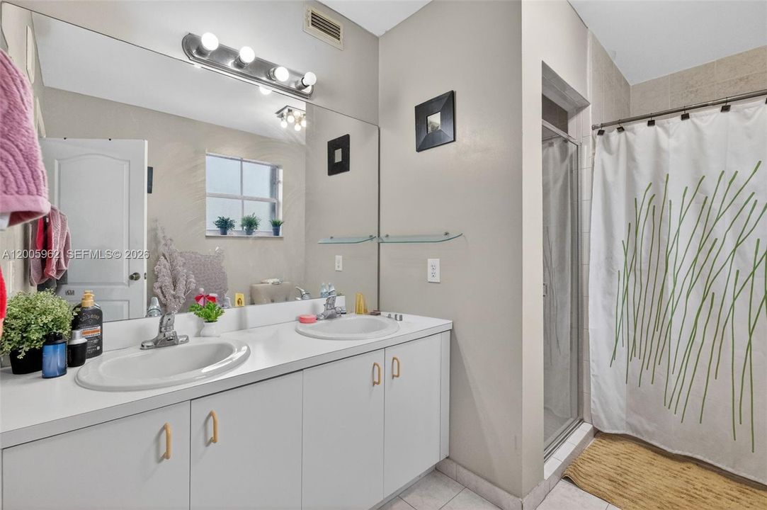 For Sale: $500,000 (3 beds, 2 baths, 1540 Square Feet)