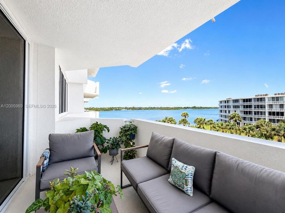 For Sale: $1,125,000 (2 beds, 2 baths, 1457 Square Feet)