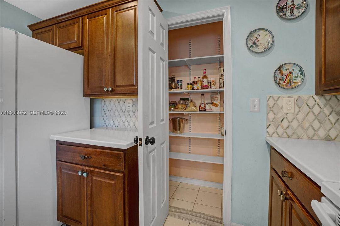 На продажу: $275,000 (2 спален, 1 ванн, 1280 Квадратных фут)