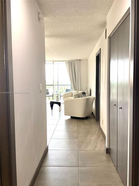 For Sale: $124,999 (1 beds, 1 baths, 800 Square Feet)