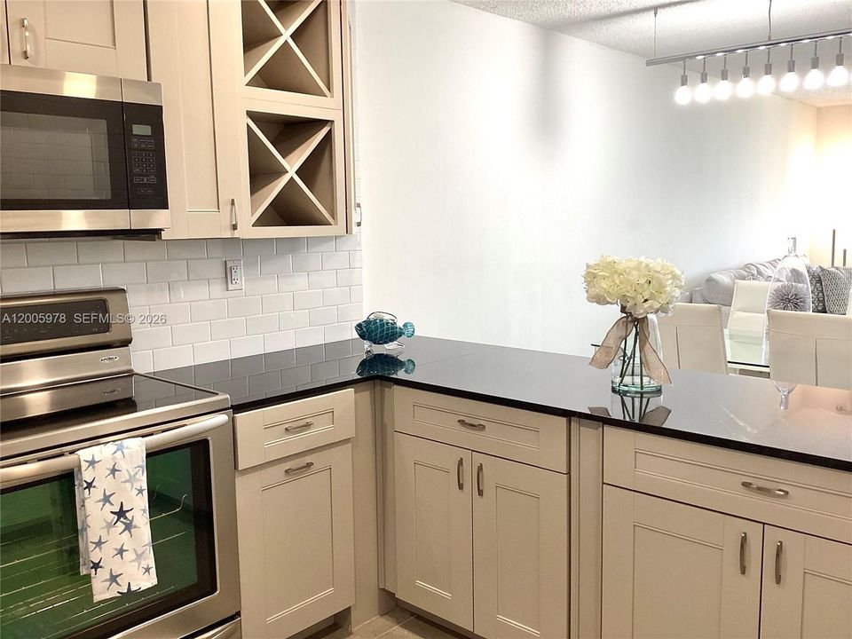 For Sale: $124,999 (1 beds, 1 baths, 800 Square Feet)