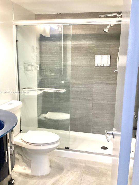 For Sale: $124,999 (1 beds, 1 baths, 800 Square Feet)