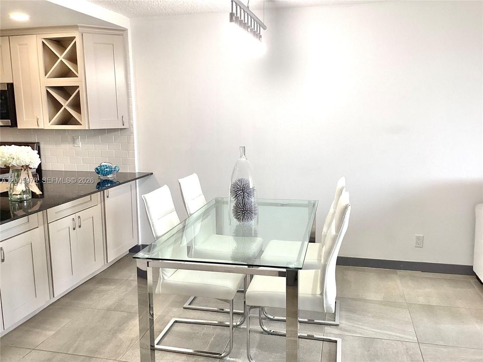 For Sale: $124,999 (1 beds, 1 baths, 800 Square Feet)