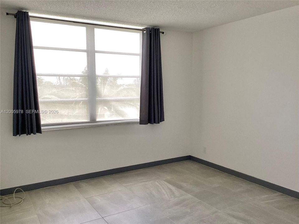 For Sale: $124,999 (1 beds, 1 baths, 800 Square Feet)