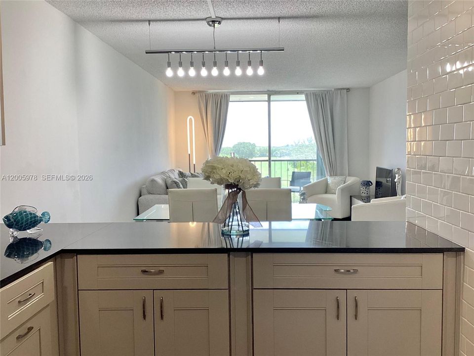 For Sale: $124,999 (1 beds, 1 baths, 800 Square Feet)