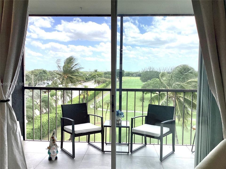 For Sale: $124,999 (1 beds, 1 baths, 800 Square Feet)