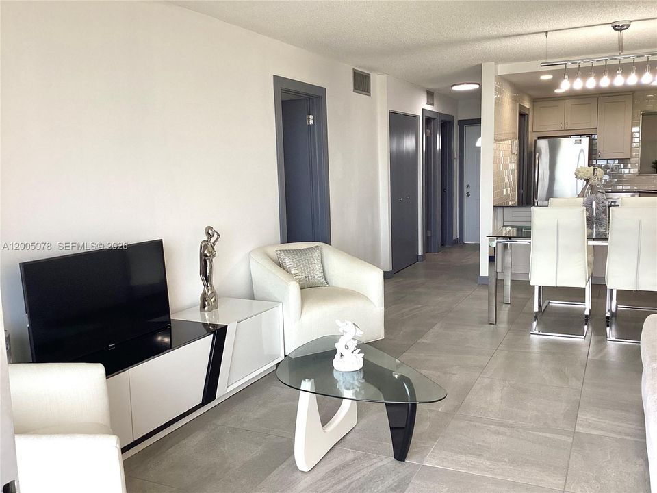For Sale: $124,999 (1 beds, 1 baths, 800 Square Feet)
