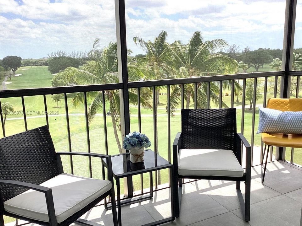 For Sale: $124,999 (1 beds, 1 baths, 800 Square Feet)