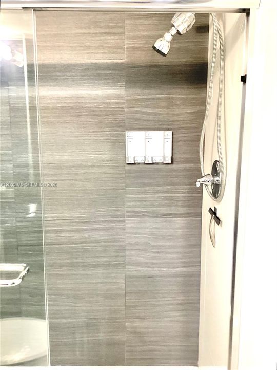 For Sale: $124,999 (1 beds, 1 baths, 800 Square Feet)