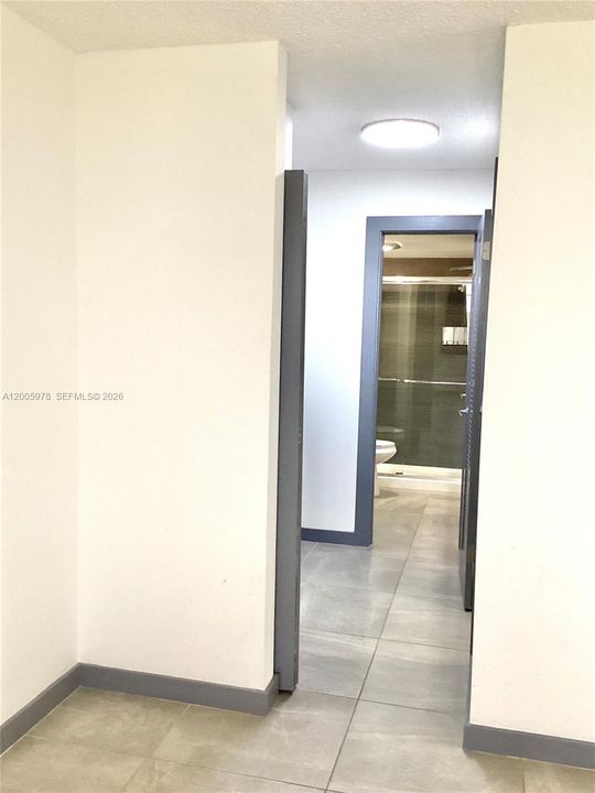 For Sale: $124,999 (1 beds, 1 baths, 800 Square Feet)