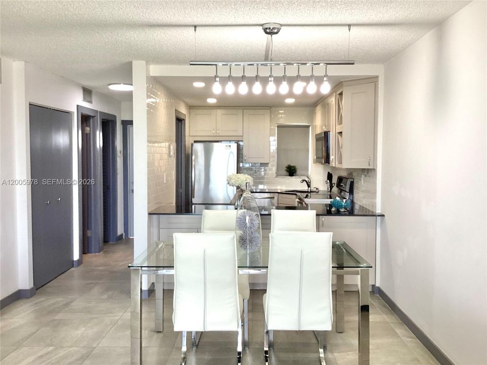For Sale: $124,999 (1 beds, 1 baths, 800 Square Feet)