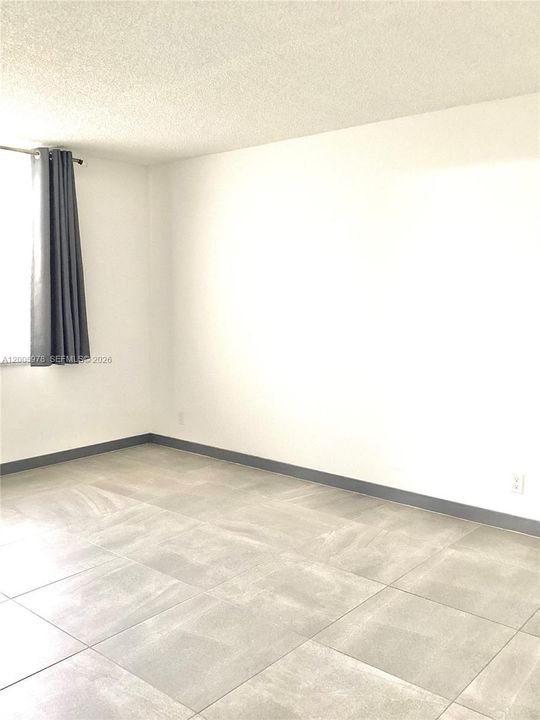 For Sale: $124,999 (1 beds, 1 baths, 800 Square Feet)