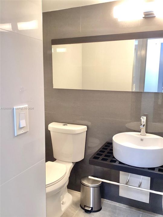For Sale: $124,999 (1 beds, 1 baths, 800 Square Feet)