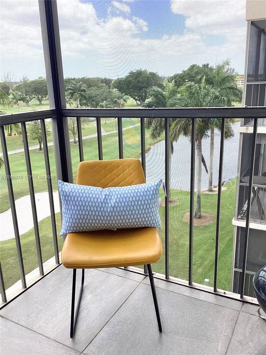 For Sale: $124,999 (1 beds, 1 baths, 800 Square Feet)