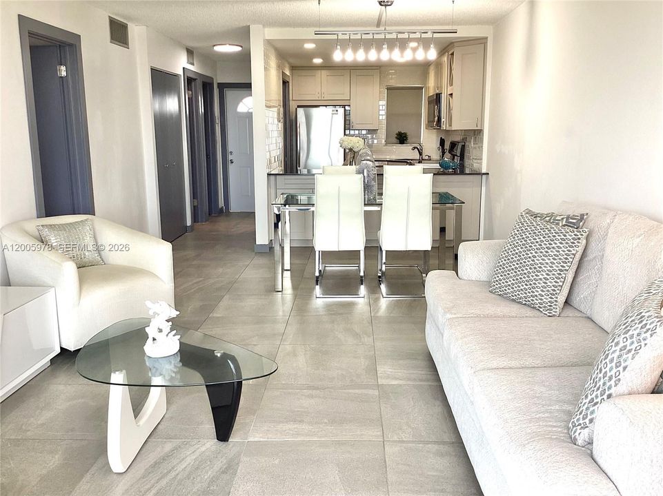 For Sale: $124,999 (1 beds, 1 baths, 800 Square Feet)