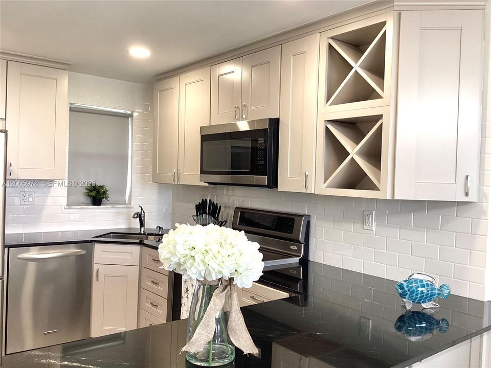 For Sale: $124,999 (1 beds, 1 baths, 800 Square Feet)