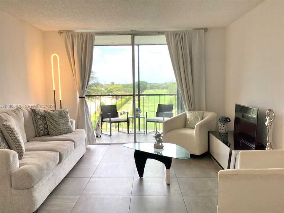 For Sale: $124,999 (1 beds, 1 baths, 800 Square Feet)
