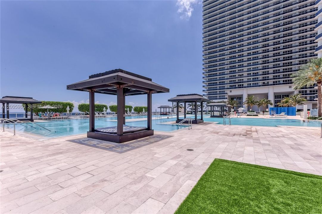 For Rent: $12,500 (3 beds, 3 baths, 2065 Square Feet)