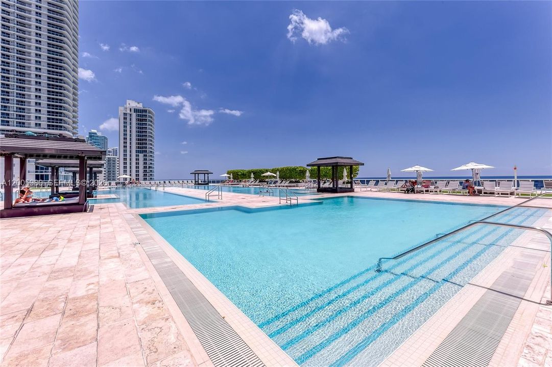 For Rent: $12,500 (3 beds, 3 baths, 2065 Square Feet)