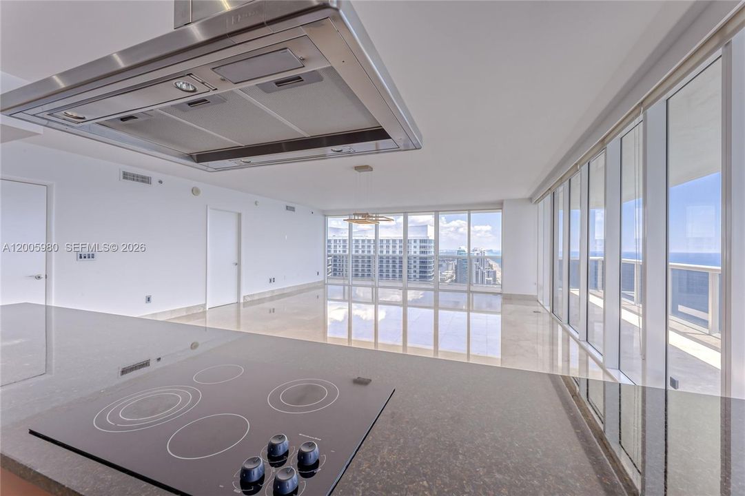 For Rent: $12,500 (3 beds, 3 baths, 2065 Square Feet)