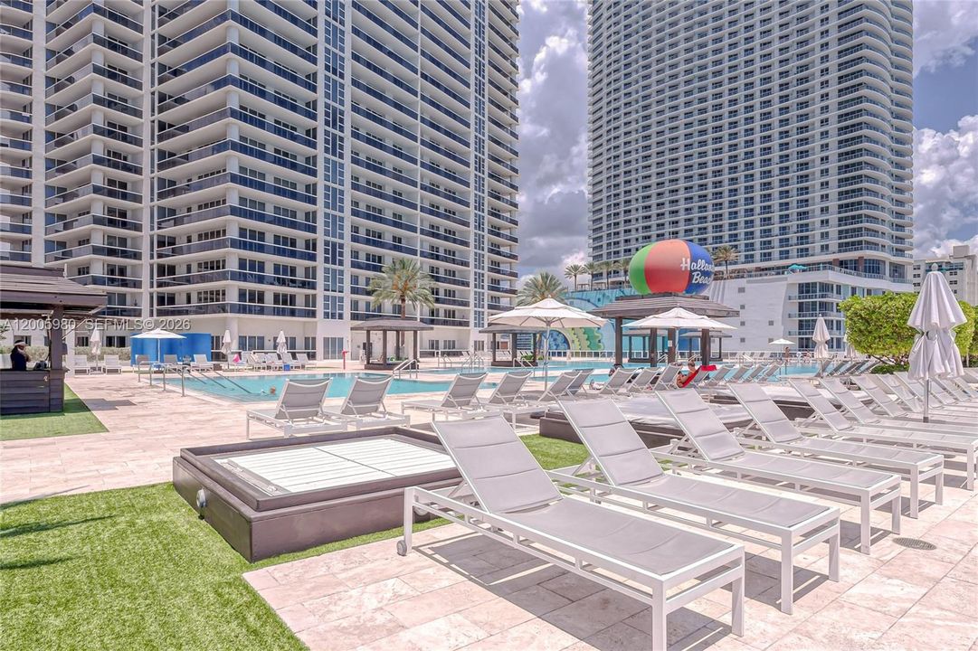 For Rent: $12,500 (3 beds, 3 baths, 2065 Square Feet)