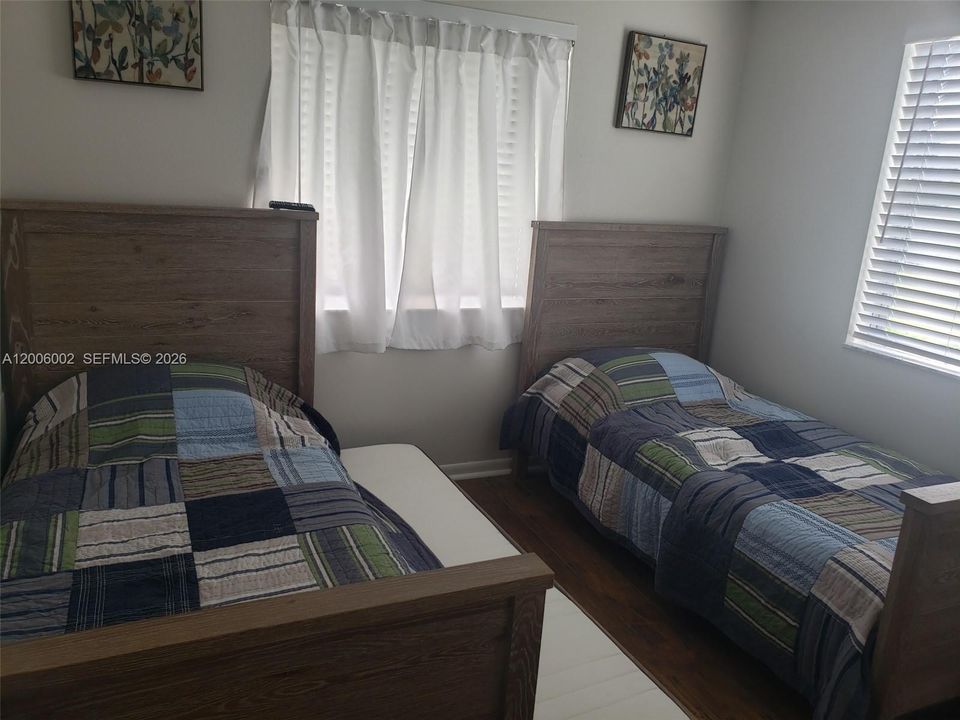 For Rent: $2,700 (3 beds, 2 baths, 1661 Square Feet)