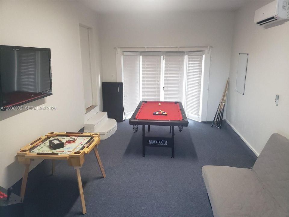 For Rent: $2,700 (3 beds, 2 baths, 1661 Square Feet)