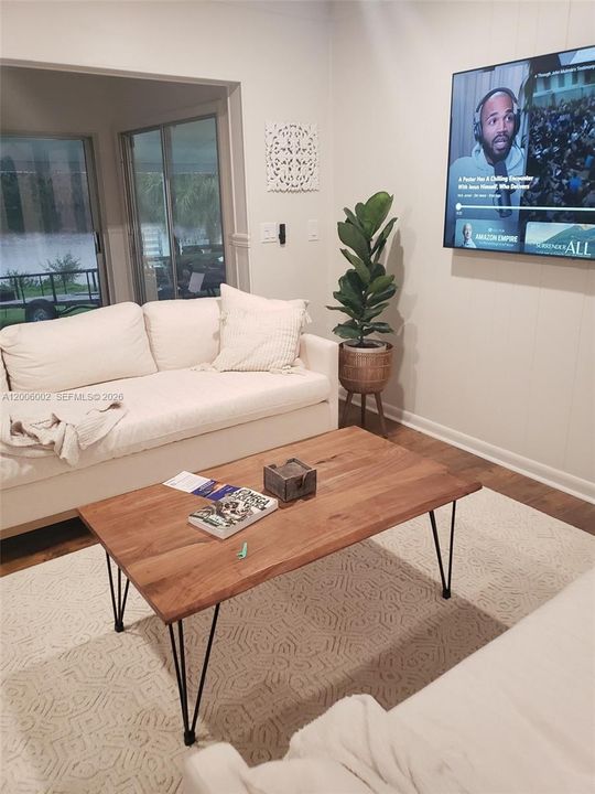 For Rent: $2,700 (3 beds, 2 baths, 1661 Square Feet)