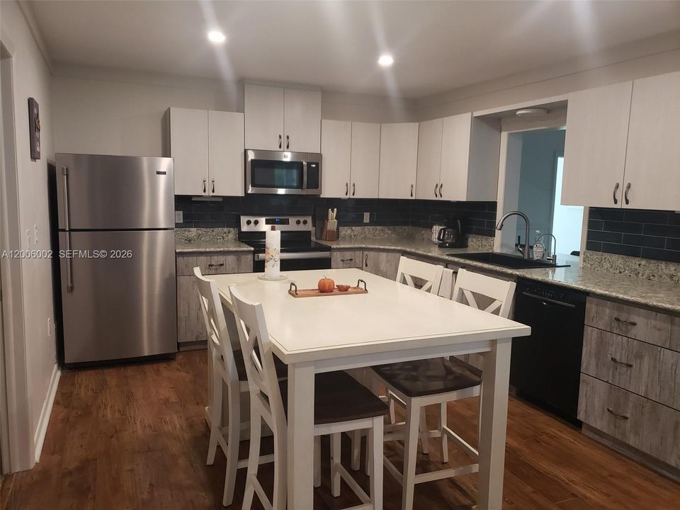 For Rent: $2,700 (3 beds, 2 baths, 1661 Square Feet)