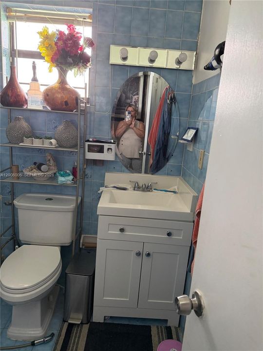 На продажу: $399,900 (4 спален, 2 ванн, 1749 Квадратных фут)