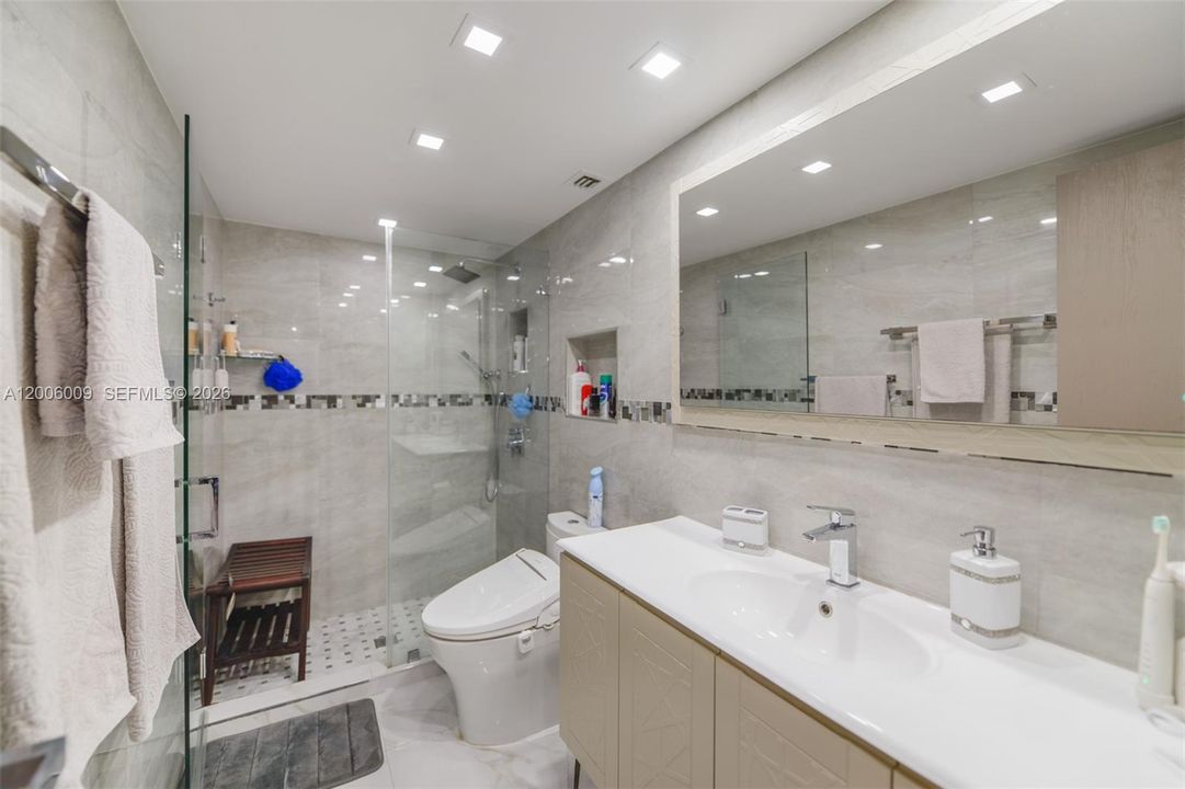 En Venta: $795,000 (2 camas, 2 baños, 1240 Pies cuadrados)