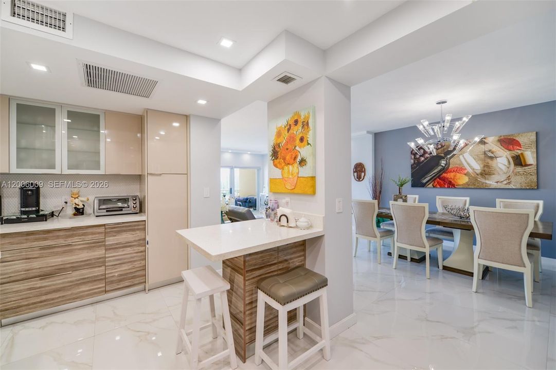En Venta: $795,000 (2 camas, 2 baños, 1240 Pies cuadrados)