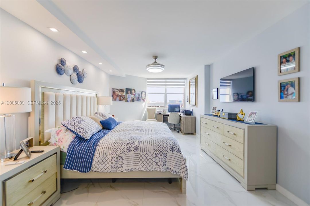 En Venta: $795,000 (2 camas, 2 baños, 1240 Pies cuadrados)