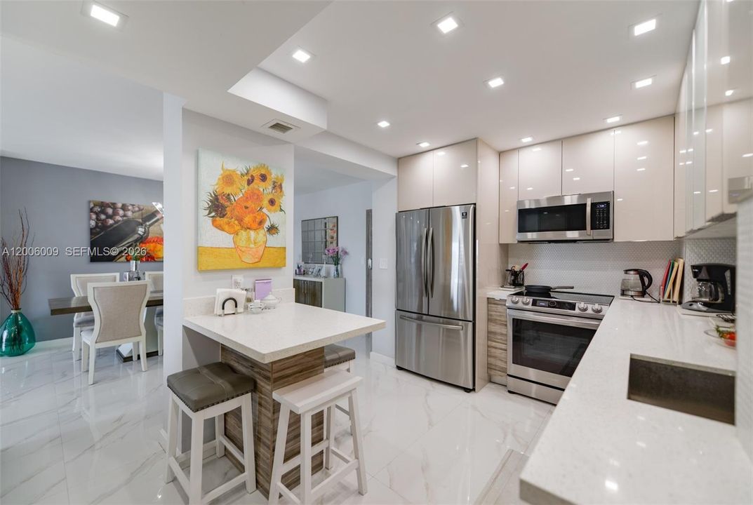 En Venta: $795,000 (2 camas, 2 baños, 1240 Pies cuadrados)