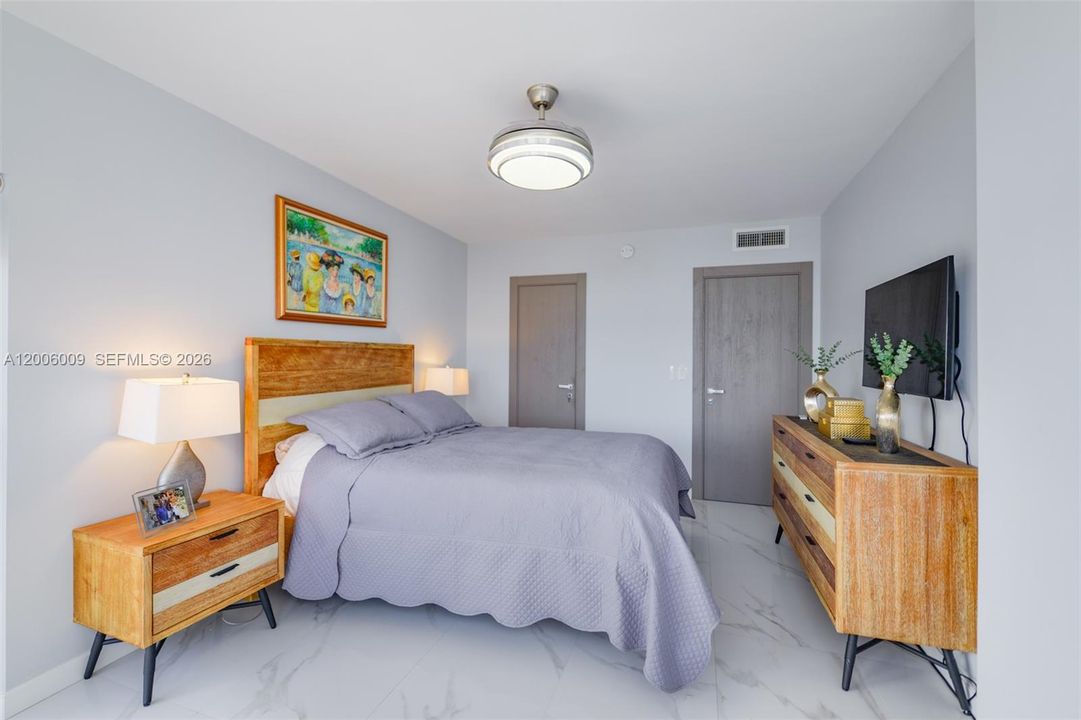 En Venta: $795,000 (2 camas, 2 baños, 1240 Pies cuadrados)