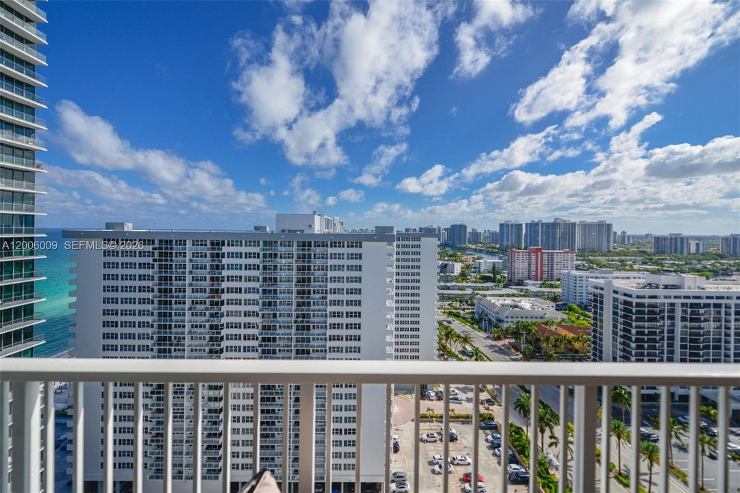 En Venta: $795,000 (2 camas, 2 baños, 1240 Pies cuadrados)