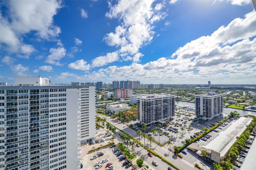 En Venta: $795,000 (2 camas, 2 baños, 1240 Pies cuadrados)