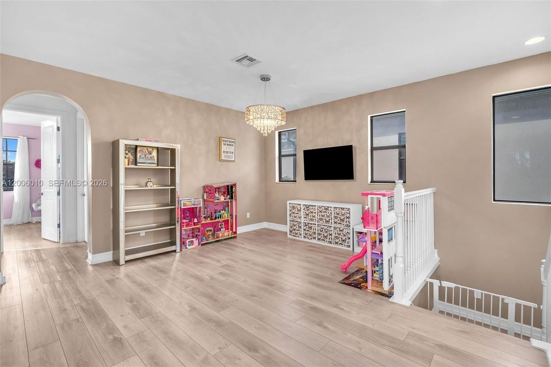 В аренду: $6,490 (4 спален, 3 ванн, 2397 Квадратных фут)