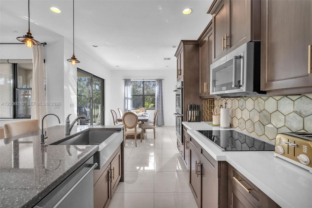 В аренду: $6,490 (4 спален, 3 ванн, 2397 Квадратных фут)
