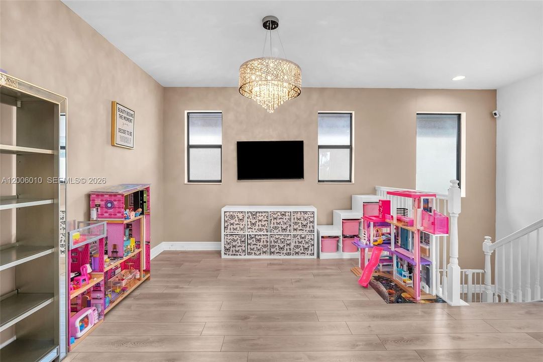 В аренду: $6,490 (4 спален, 3 ванн, 2397 Квадратных фут)
