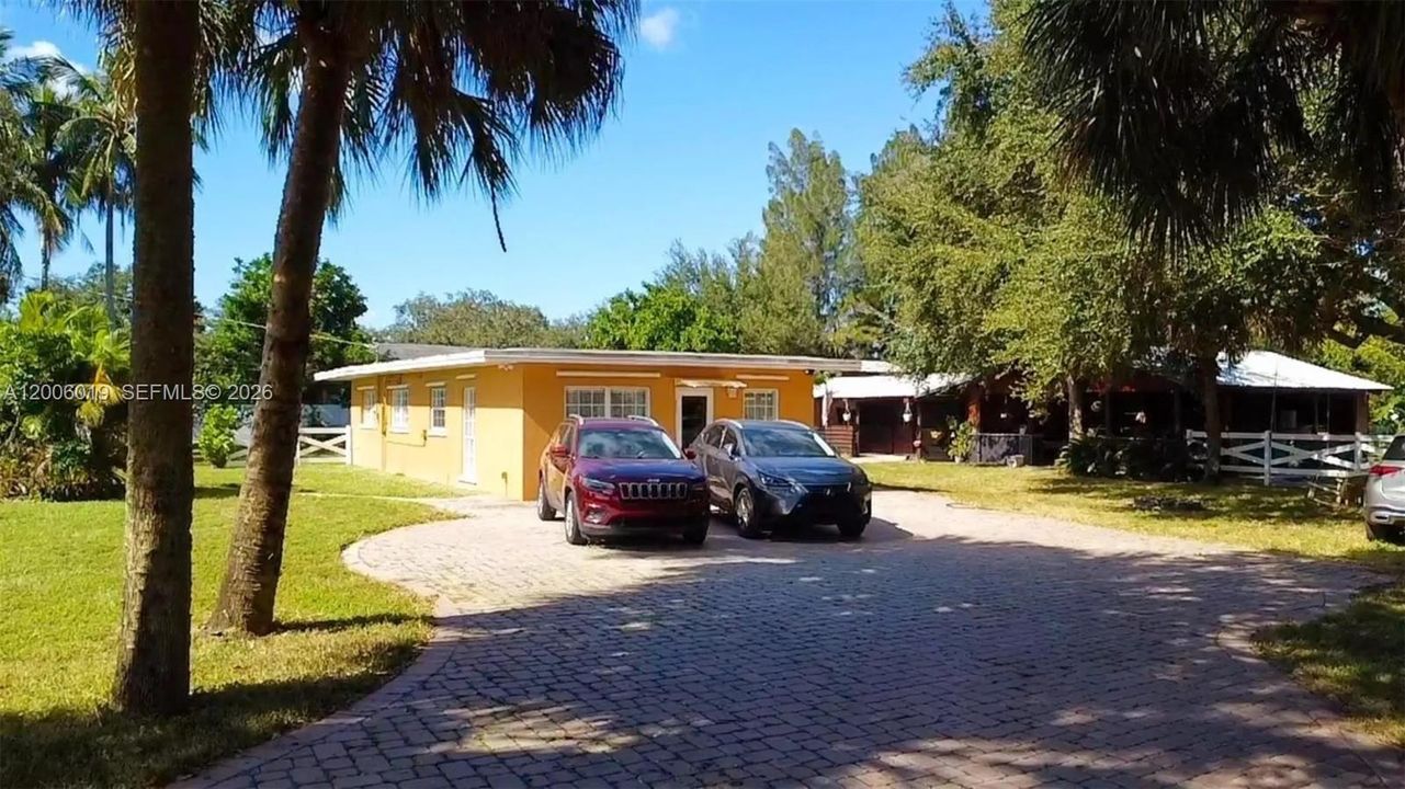 Под контрактом: $995,000 (3 спален, 2 ванн, 1122 Квадратных фут)