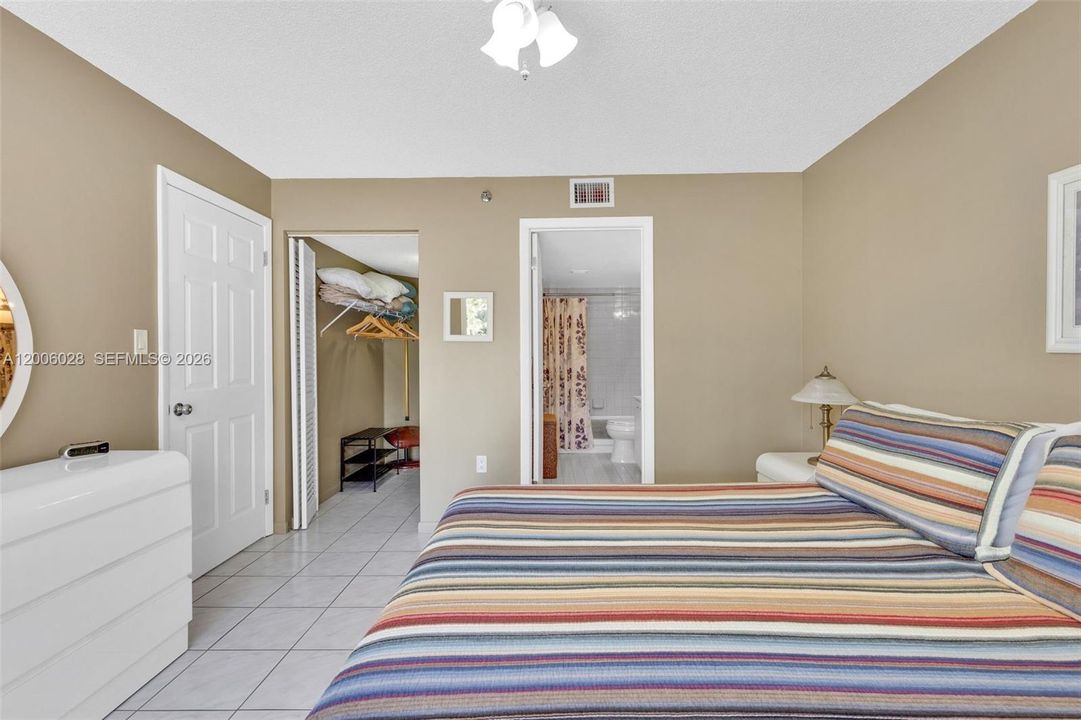 For Sale: $399,000 (2 beds, 2 baths, 1330 Square Feet)