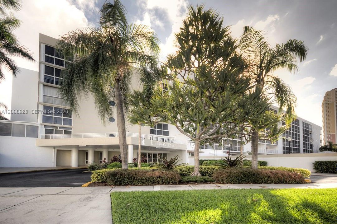 For Sale: $399,000 (2 beds, 2 baths, 1330 Square Feet)