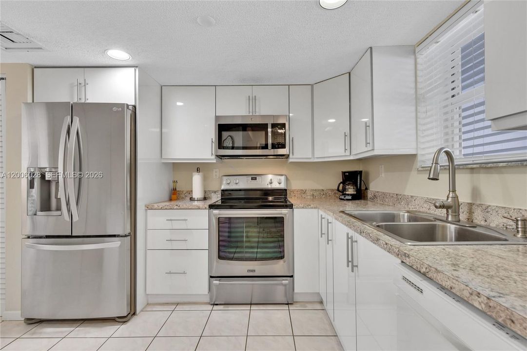 For Sale: $399,000 (2 beds, 2 baths, 1330 Square Feet)