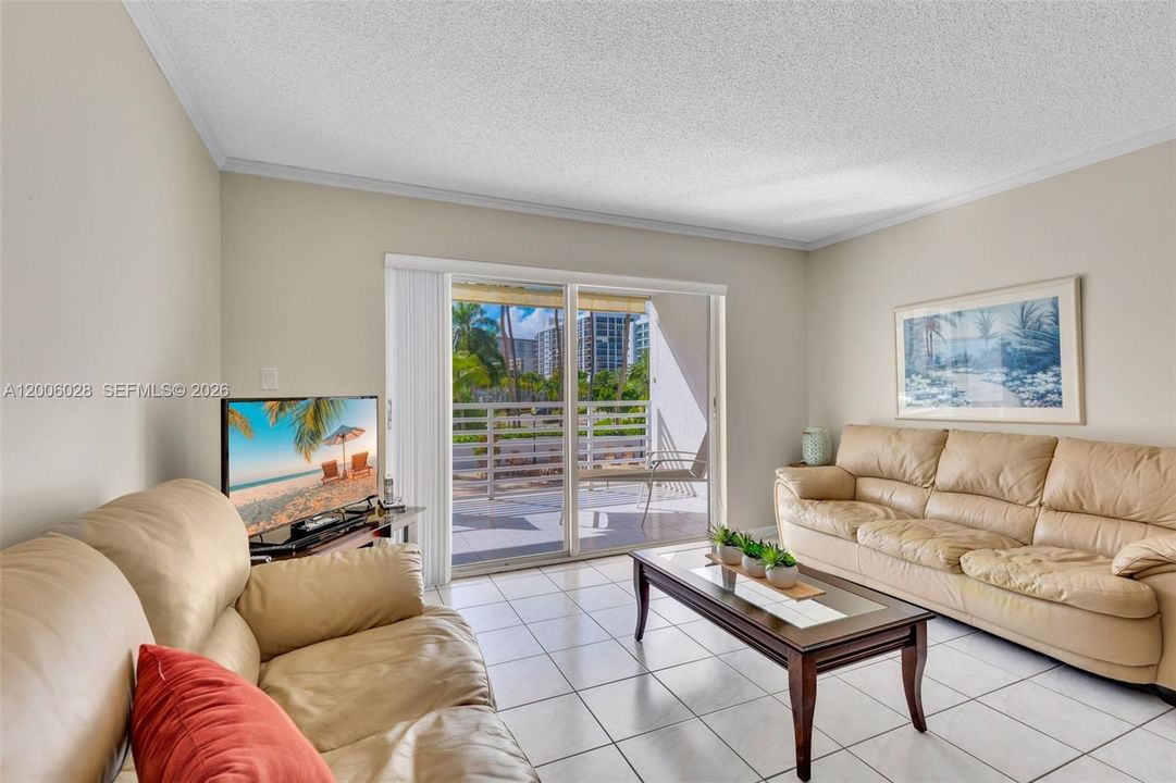 For Sale: $399,000 (2 beds, 2 baths, 1330 Square Feet)