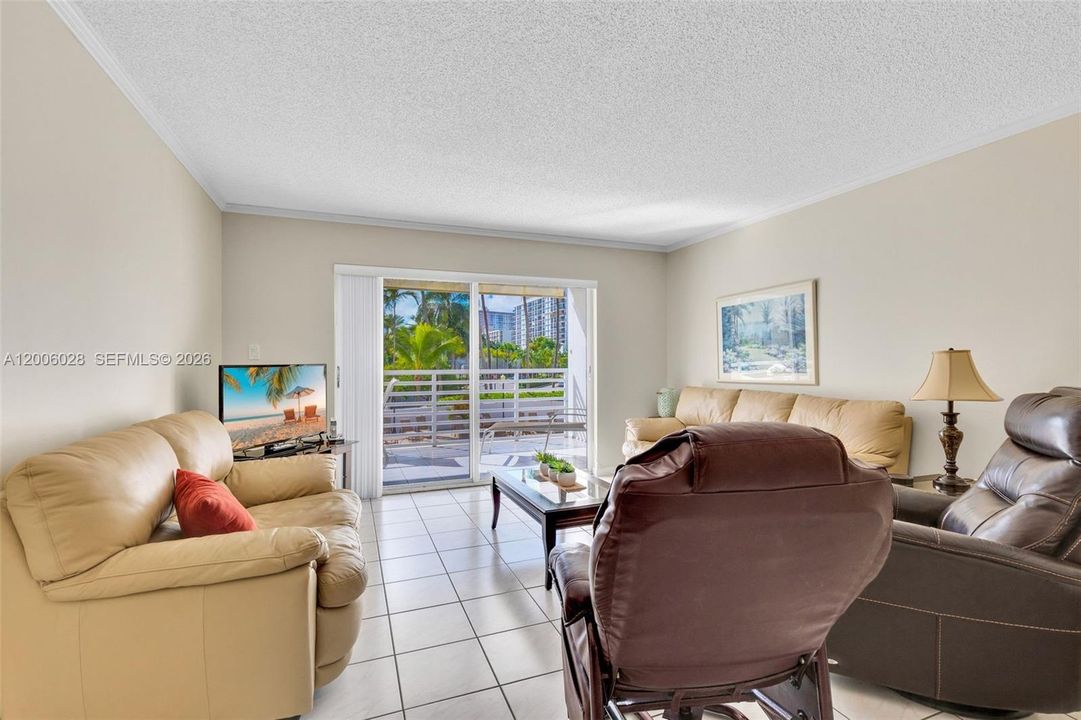 For Sale: $399,000 (2 beds, 2 baths, 1330 Square Feet)