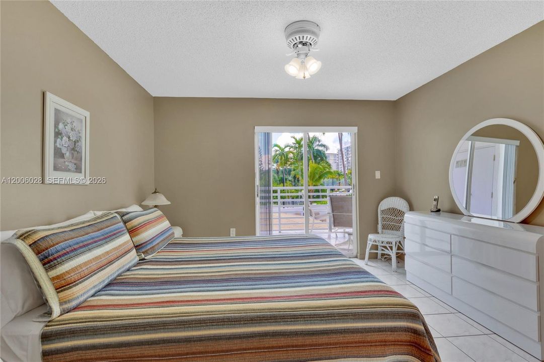 For Sale: $399,000 (2 beds, 2 baths, 1330 Square Feet)