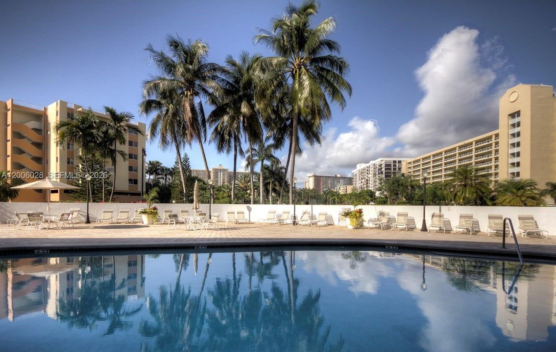 For Sale: $399,000 (2 beds, 2 baths, 1330 Square Feet)