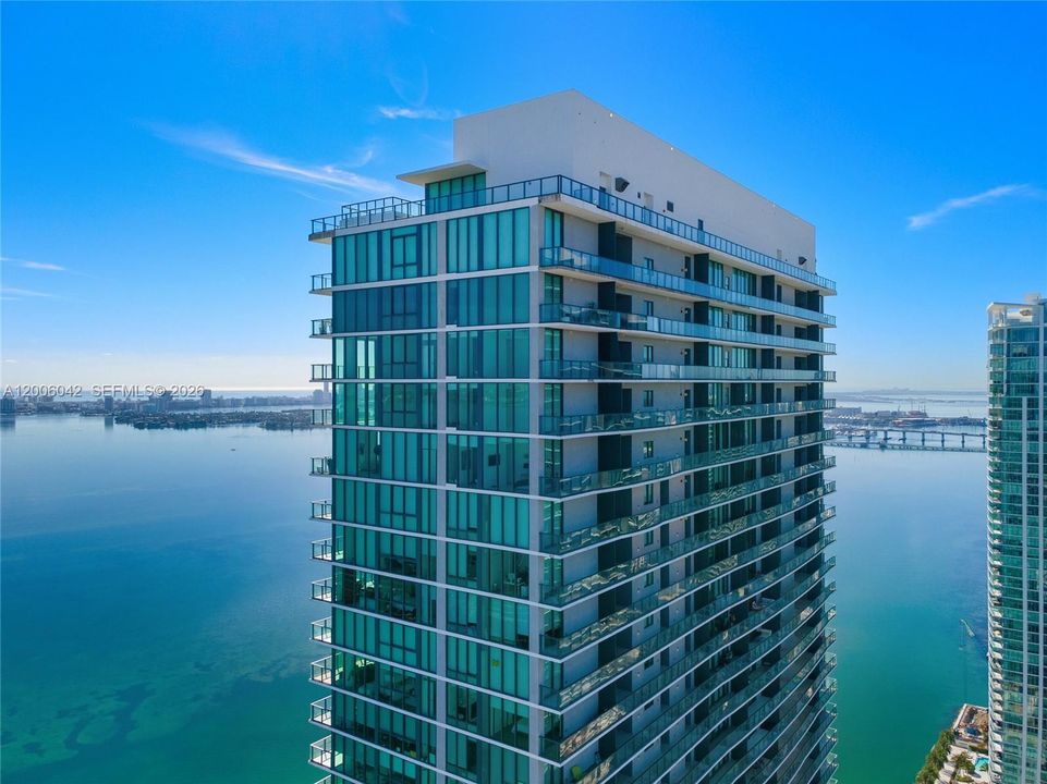For Sale: $4,150,000 (5 beds, 5 baths, 2887 Square Feet)